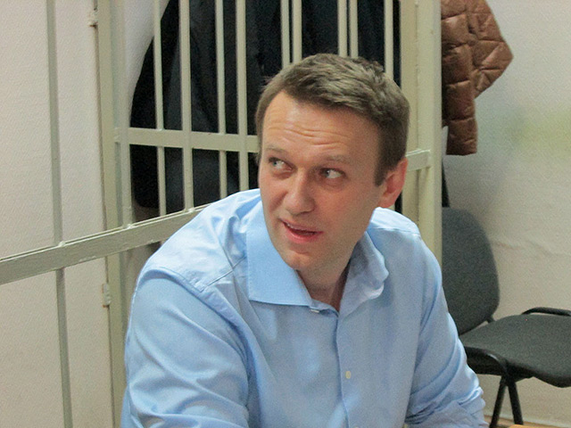 Приговор оппозиционеру Алексею Навальному и его брату Олегу Навальному по "делу "Ив Роше", вынесение которого было намечено на 15 января, огласят не в этот день, а уже завтра, 30 декабря