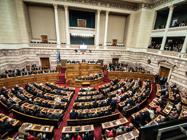 Днем 29 декабря греческий парламент не смог утвердить кандидатуру президента и, таким образом, обрек себя на роспуск