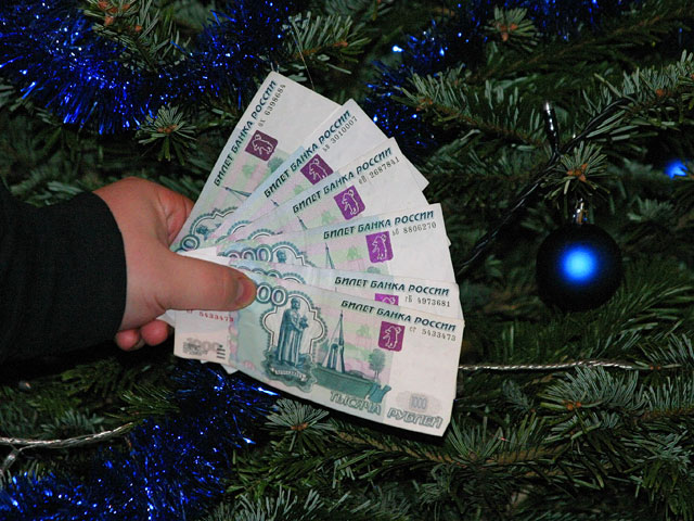 Новогодний стол в канун 2015 года обойдется россиянам почти на 12 процентов дороже, чем в прошлый раз, утверждает "Российская газета" со ссылкой на данные Росстата