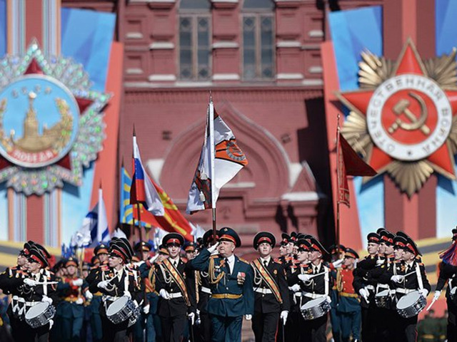 Президент Латвии Андрис Берзиньш получил приглашение от России посетить праздничные мероприятия в честь 70-летней годовщины победы над нацисткой Германией во Второй мировой войне, которые пройдут 9 мая 2015 года в Москве