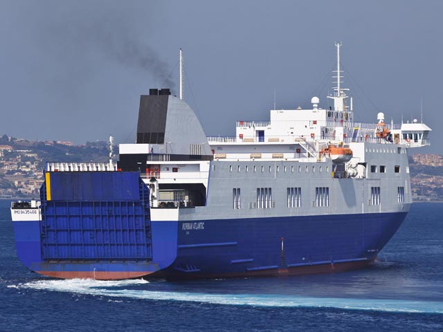 На борту парома Norman Atlantic, потерпевшего крушение у берегов Италии, могли быть нелегальные иммигранты