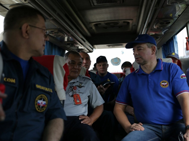 Сводный отряд МЧС приступил к поисковым работам в районе крушения самолета в Индонезии