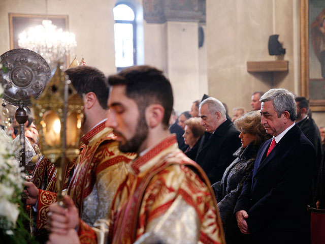 Армянская церковь в один день празднует Рождество Христово и Богоявление