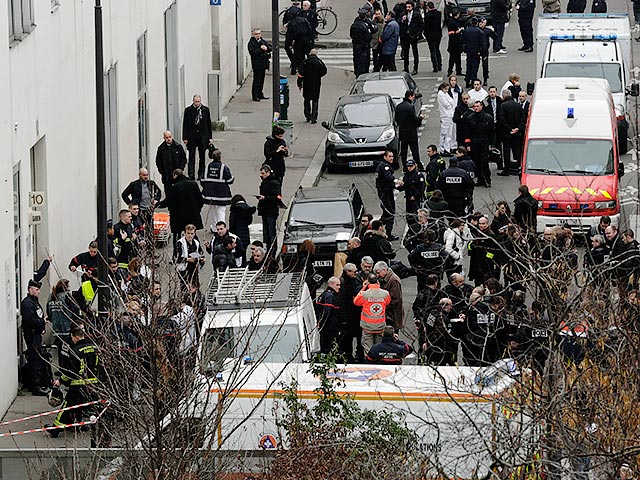В редакции сатирического журнала Charlie Hebdo, расположенной в 11-м округе Парижа, в среду произошла перестрелка.