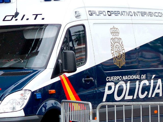 Испанская полиция обнаружила 1,5 тонны кокаина на судне, следовавшем предположительно из Венесуэлы в Испанию, арестованы 16 человек, в том числе известный наркоторговец