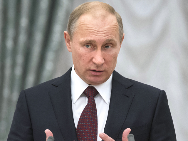 Путин позвонил Олланду и выразил соболезнования в связи с терактом в Париже
