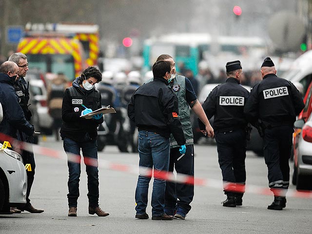 Во Франции продолжается расследование нападения террористов на редакцию сатирического журнала Charlie Hebdo в центре Парижа, в результате которого погибли 12 человек