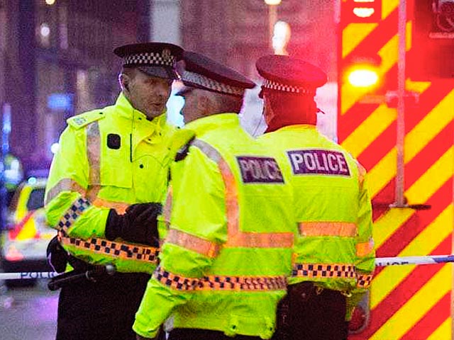 Служба безопасности Великобритании предупреждает об опасности масштабных терактов, организованных исламскими террористами, пишет The Guardian. Эти преступления могут быть совершены как в Великобритании, так и в других странах Запада