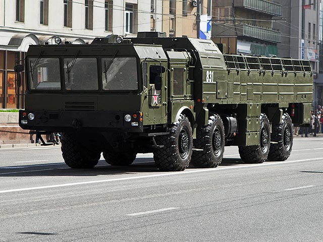 Сухопутные войска России в 2015 году получат два бригадных комплекта оперативно-тактического ракетного комплекса "Искандер-М"