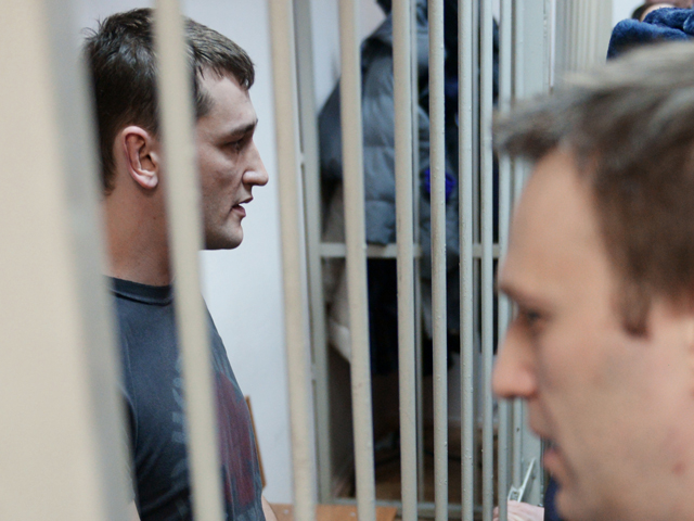 Смольный согласовал митинг в поддержку братьев Навальных, он пройдет 15 января