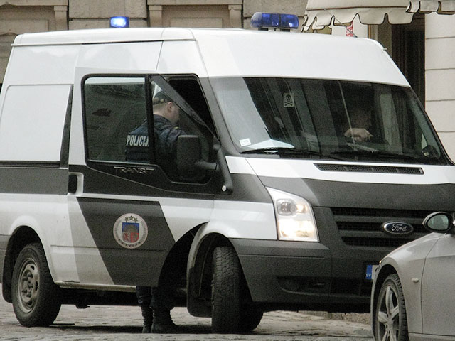 В Латвии арестован 16-летний сын полицейского, подозреваемый в убийстве девушки и угоне ее автомобиля