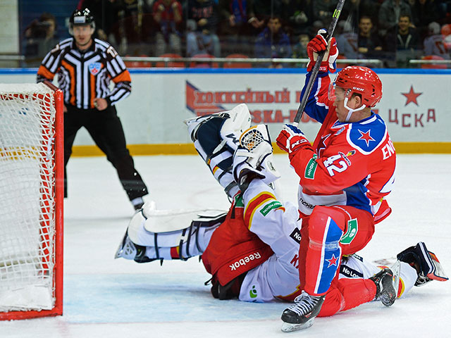 Московский ЦСКА на своем льду победил финский "Йокерит" в регулярном чемпионате Континентальной хоккейной лиги и вышел в плей-офф первенства