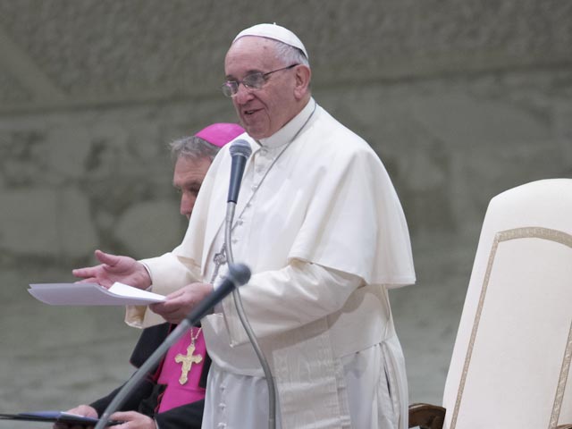 Понтифик призвал мусульман избегать фундаментализма и осудить теракты во Франции