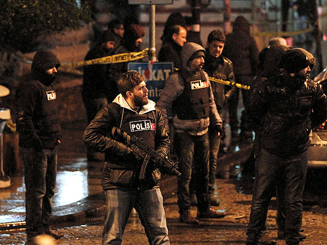Полиция Стамбула задержала шесть человек, подозреваемых в подготовке и осуществлении теракта в полицейском участке 6 января