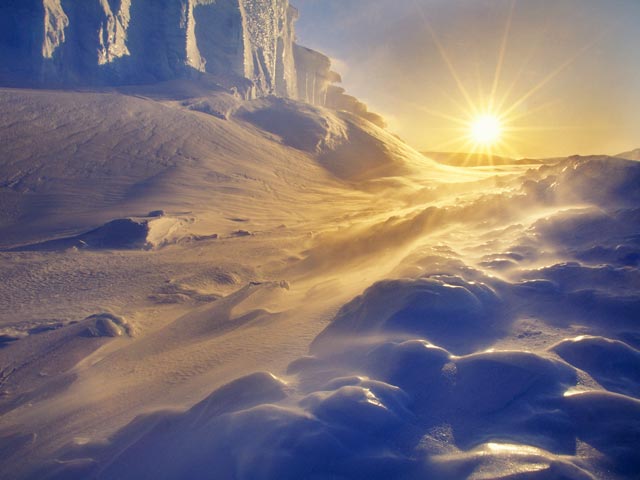 В Антарктиде пропали депутаты Сидякин и Савченко, планировавшие покорить самую высокую гору континента 