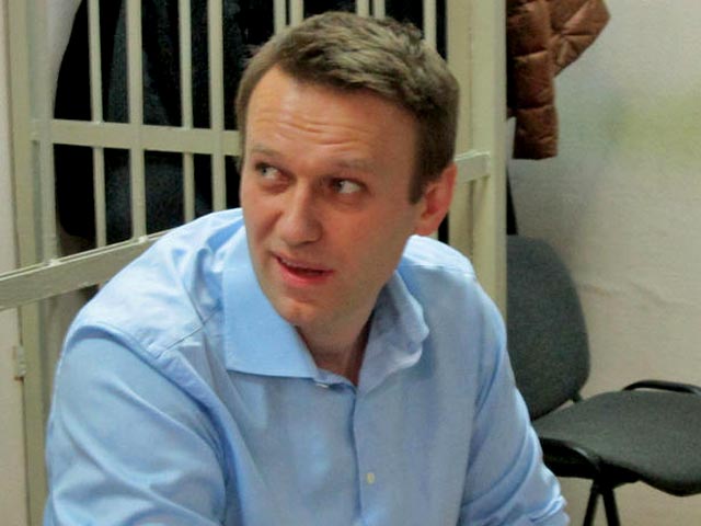 Оппозиционера Алексея Навального вечером 14 января задержали сотрудники полиции у здания редакции радиостанции "Эхо Москвы"