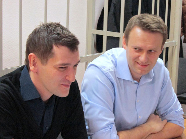 Европарламент осуждает приговор братьям Навальным как политический