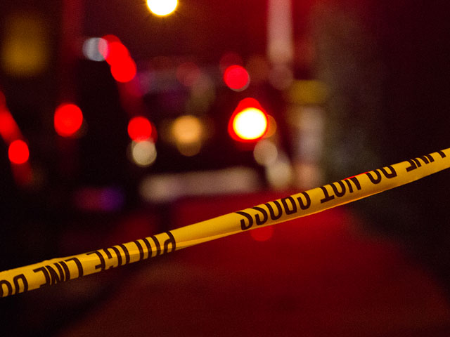 Полиция США расследует смерть трех человек в городе Палатка в штате Флорида. Там на парковке рядом с рестораном найдены тела с огнестрельными ранениями. Предполагается, что мужчина убил бывшую возлюбленную с ее спутником и застрелился