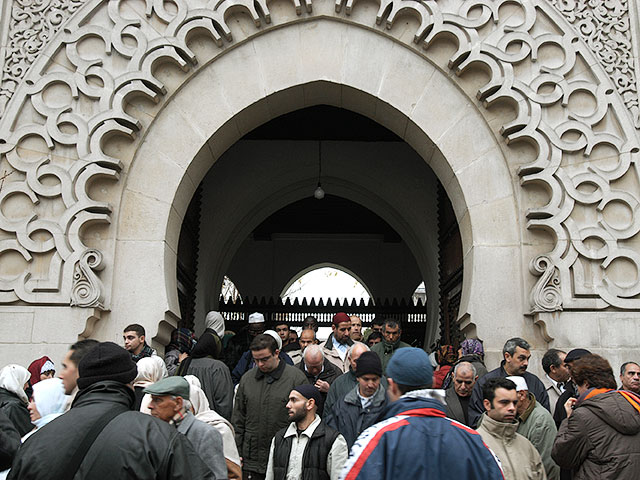 Европа должна принять закон о защите чувств верующих, считают в Союзе исламских организаций Франции