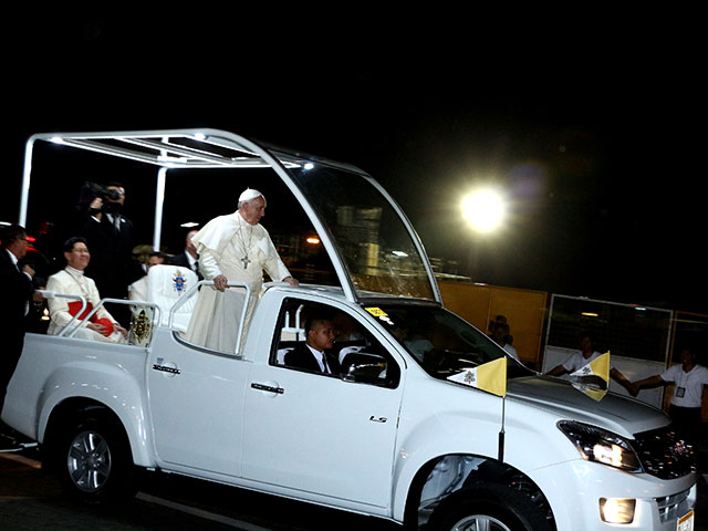 Папа доволен теплым приемом в Шри-Ланке, а по дороге на Филиппины он высказался о карикатурах