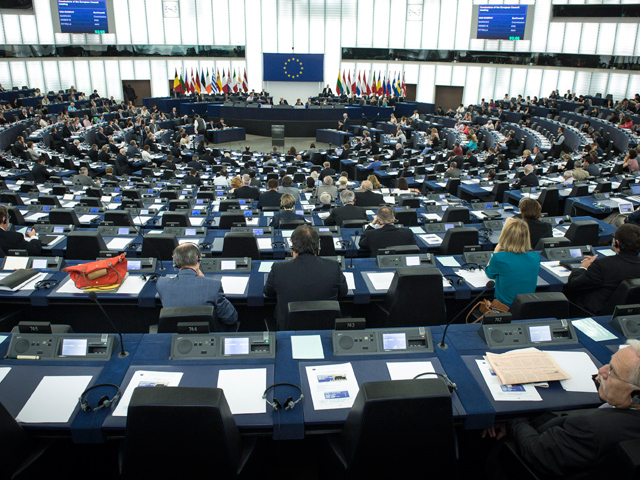 Депутаты Европарламента предложили Совету Европы распространить санкции против России на ее энергетический сектор, в первую очередь на атомную энергетику