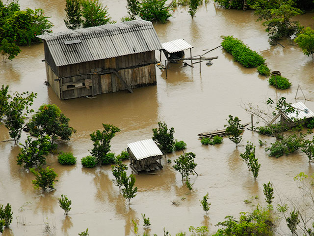 Сильные наводнения охватили ряд стран на Африканском и Южноамериканском континентах. Жертвами стихии в Мозамбике стали по меньшей мере 35 человек, около 20 тысяч местных жителей вынуждены были покинуть свои дома из-за стихийного бедствия