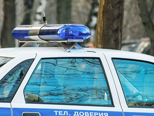 В Екатеринбурге пьяные друзья самоубийцы избили врачей "скорой", отказавшихся реанимировать труп их приятеля, сообщает городской канал Е1. Медикам выбили зубы, машину реанимации разгромили