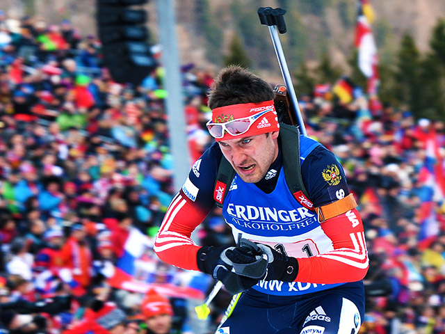 Россиянин Евгений Гараничев выиграл серебро в спринте на 10 км с двумя огневыми рубежами на шестом этапе Кубка мира по биатлону в Антхольц-Антерсельве 