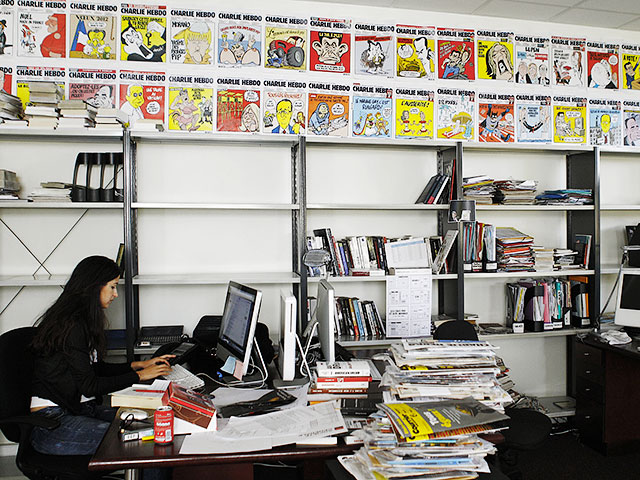 Больше половины граждан РФ уверены, что теракт в редакции французского сатирического еженедельника Charlie Hebdo спровоцировали сами журналисты