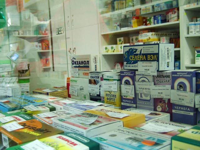 В прошлом году цены на лекарства в российских аптеках выросли на 12,7%, а в декабре рост доходил до 20%, пишет газета "Ведомости" со ссылкой на исследования компании DSM Group