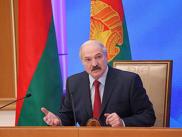 Президент Белоруссии Александр Лукашенко, который только-только провел реформу армии и обезопасивший себя от "крымского" сценария, категорически не согласен с предположениями о возможном конфликте страны с Россией