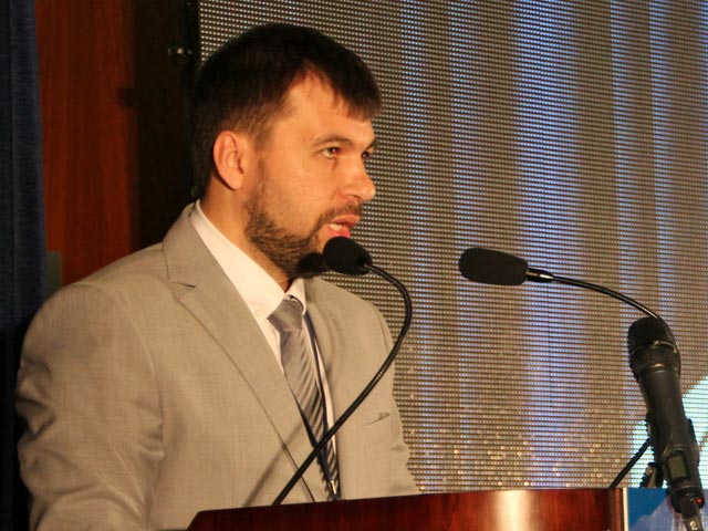 Представитель ДНР Денис Пушилин подтвердил, что "ДНР получила официальное приглашение для участия во встрече от ОБСЕ", и рассказал, что уже выехал на переговоры