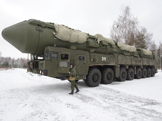 Россия усиливает стратегические войска, чтобы не допустить военного превосходства США и НАТО Россия усиливает стратегические войска, чтобы не допустить военного превосходства США и НАТО