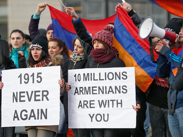 При участии двух Католикосов в Ереване прошла церемония оглашения декларации к 100-летию геноцида армян. Все мероприятия, приуроченные к этой дате, будут проходить согласно данной декларации