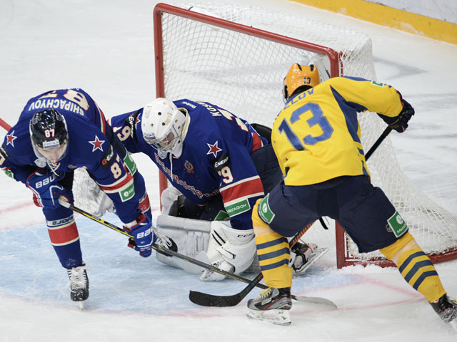 Хоккеисты санкт-петербургского СКА со счетом 1:3 потерпели поражение от подмосковного "Атланта" в домашнем матче регулярного чемпионата КХЛ