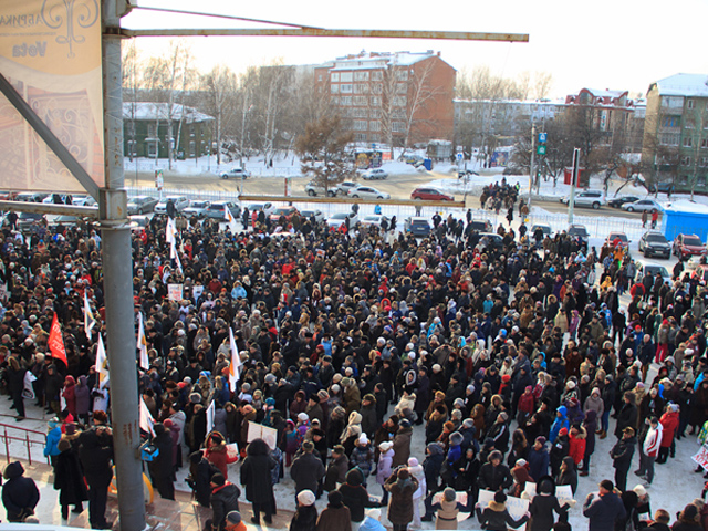 В Томске состоялся митинг в поддержку местной телекомпании ТВ-2. По данным журналистов, на акцию вышли примерно пять тысяч человек