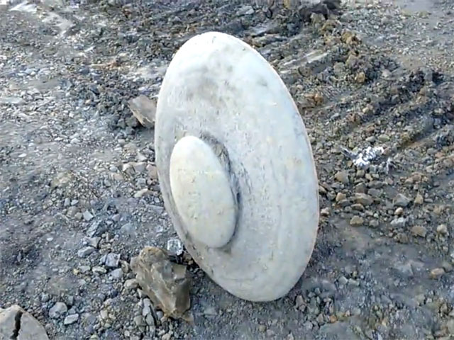 В Кузбассе откопали артефакт в форме летающей тарелки, который "намного древнее мамонтов"