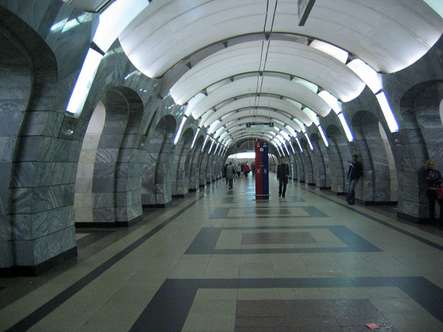 Студенту из Калмыкии, откусившему палец полицейскому в московском метро, грозит 5 лет колонии
