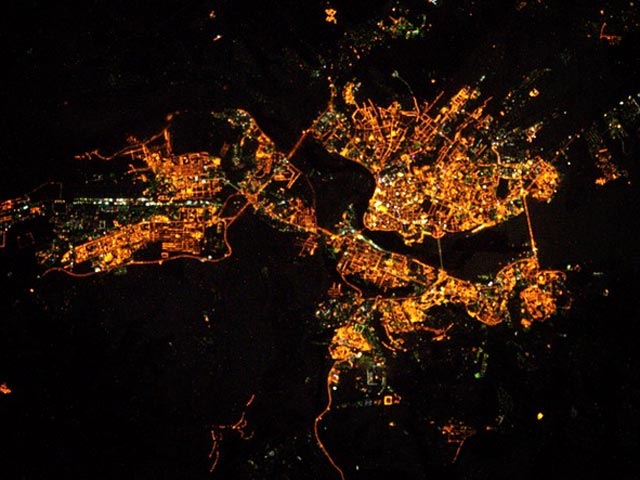 Российский космонавт порадовал пользователей Сети снимком ночного Иркутска с борта МКС