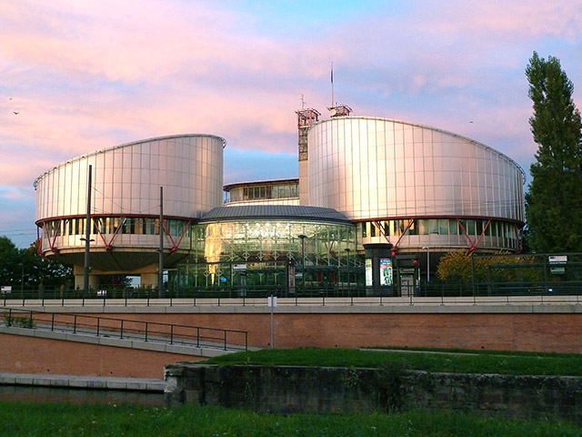 Правительство России попросило Европейский суд по правам человека (ЕСПЧ) оставить без удовлетворения жалобу фигурантов "болотного дела" на приговор