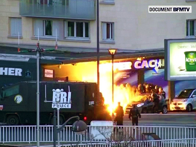 Взрыв во время спецоперации по ликвидации террористов в Париже
