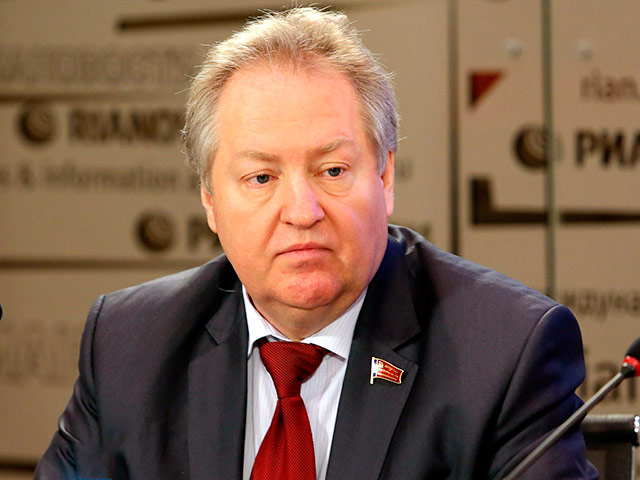 КПРФ просит МИД РФ разобраться с "иностранными дипломатами" КПРФ просит МИД РФ разобраться с "иностранными дипломатами"