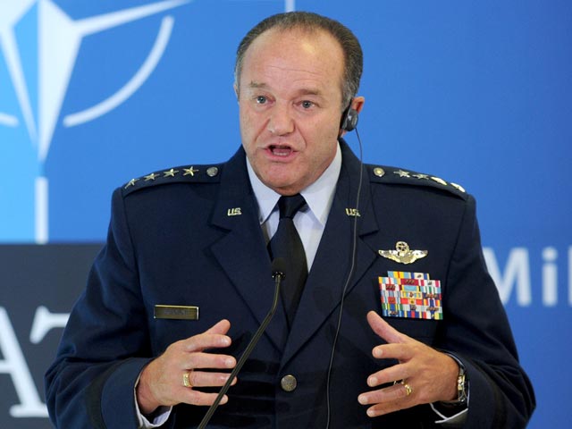 Главнокомандующий сил НАТО в Европе, американский генерал Филипп Бридлав заявил, что страны Запада не должны исключать военный вариант разрешения конфликта на Украине