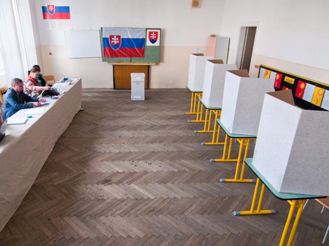 В Словакии провалился референдум, темой которого было ограничение прав ЛГБТ: явка на него оказалась слишком низкой. При этом большинство проголосовавших поддержали положения, дискриминирующие однополые семьи