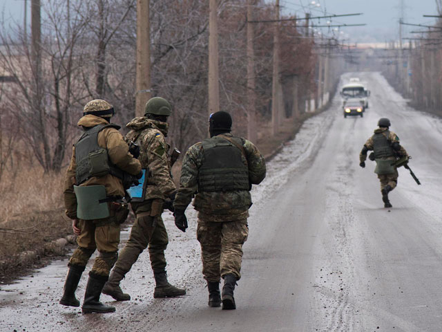 Военнослужащие украинского полка "Азов" утром 10 февраля начали наступательную операцию в сторону Новоазовска в Донецкой области