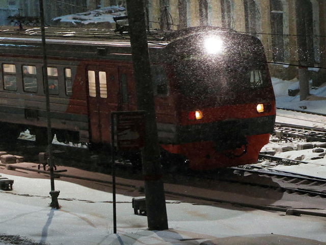 В Вологодской области возвращенные после вмешательства президента Владимира Путина электрички превратились в транспорт для богатых, поскольку тариф за проезд в пригородных поездах вырос более чем в два раза