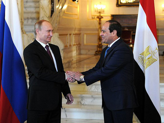 Президент России Владимир Путин, прибывший с визитом в Египет, провел переговоры с главой республики Абделем Фаттахом ас-Сиси