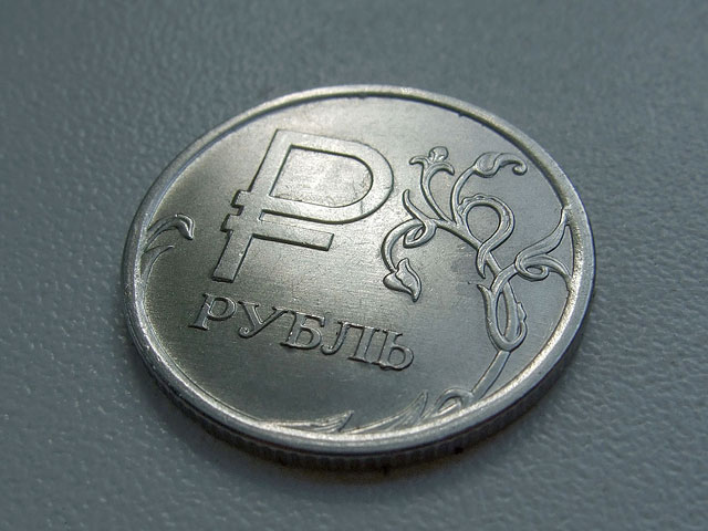 Знак рубля впервые появится на купюрах - сейчас в обращении находятся только монеты номиналом 1 рубль с символом нацвалюты, утвержденным в декабре 2013 года