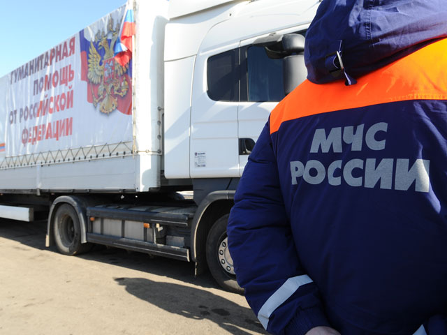 МЧС показало российским журналистам содержимое грузовиков гумконвоя для Донбасса