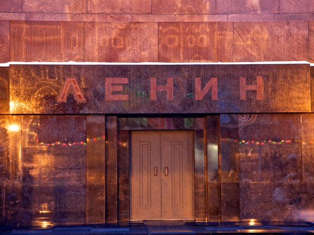 Мавзолей Ленина в Москве закрывается для посетителей с понедельника, 16 февраля, на два месяца в связи с проведением плановых профилактических работ